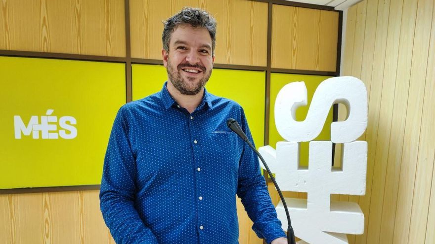 El coordinador de MÉS per Mallorca, Lluís Apesteguia, en la sede de la formación.