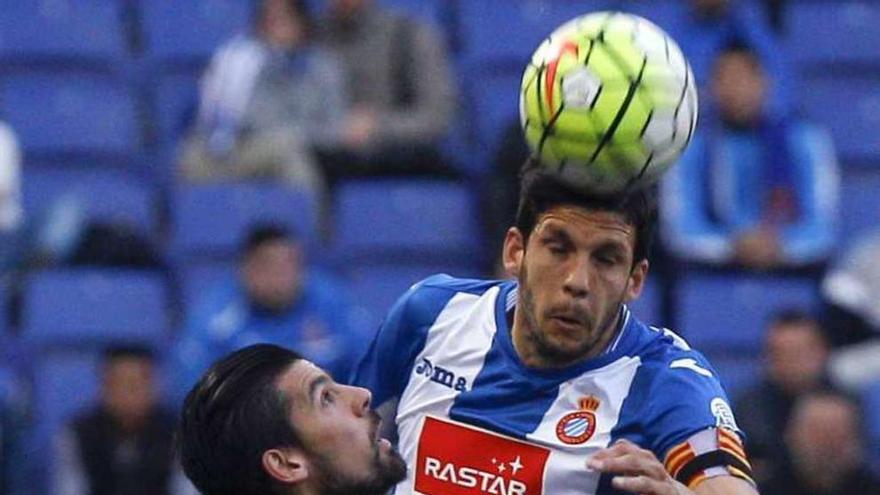 Nolito y Javi López, ayer. // Efe