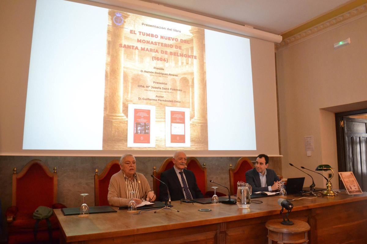 Por la izquierda, María Josefa Sanz Fuentes, Ramón Rodríguez y Guillermo Fernández durante la presentación.