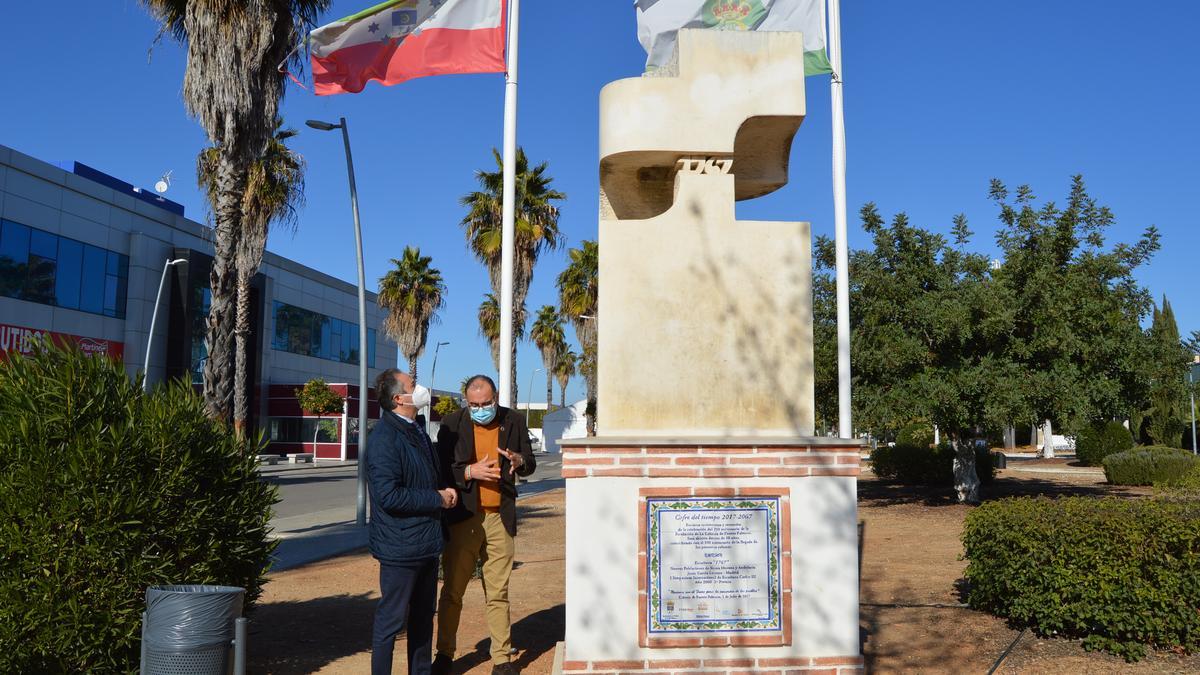 Ángel Pimentel, durante la visita ayer en Fuente Palmera