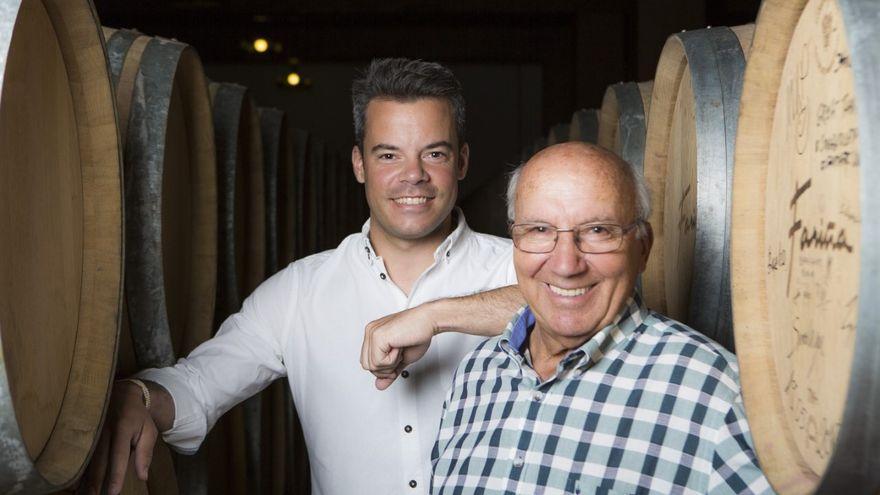 Manu Fariña, director técnico de Bodegas Fariña, junto a su padre, Manuel Fariña.