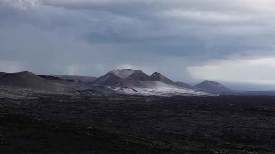 Volcanes con granizo en Timanfaya.