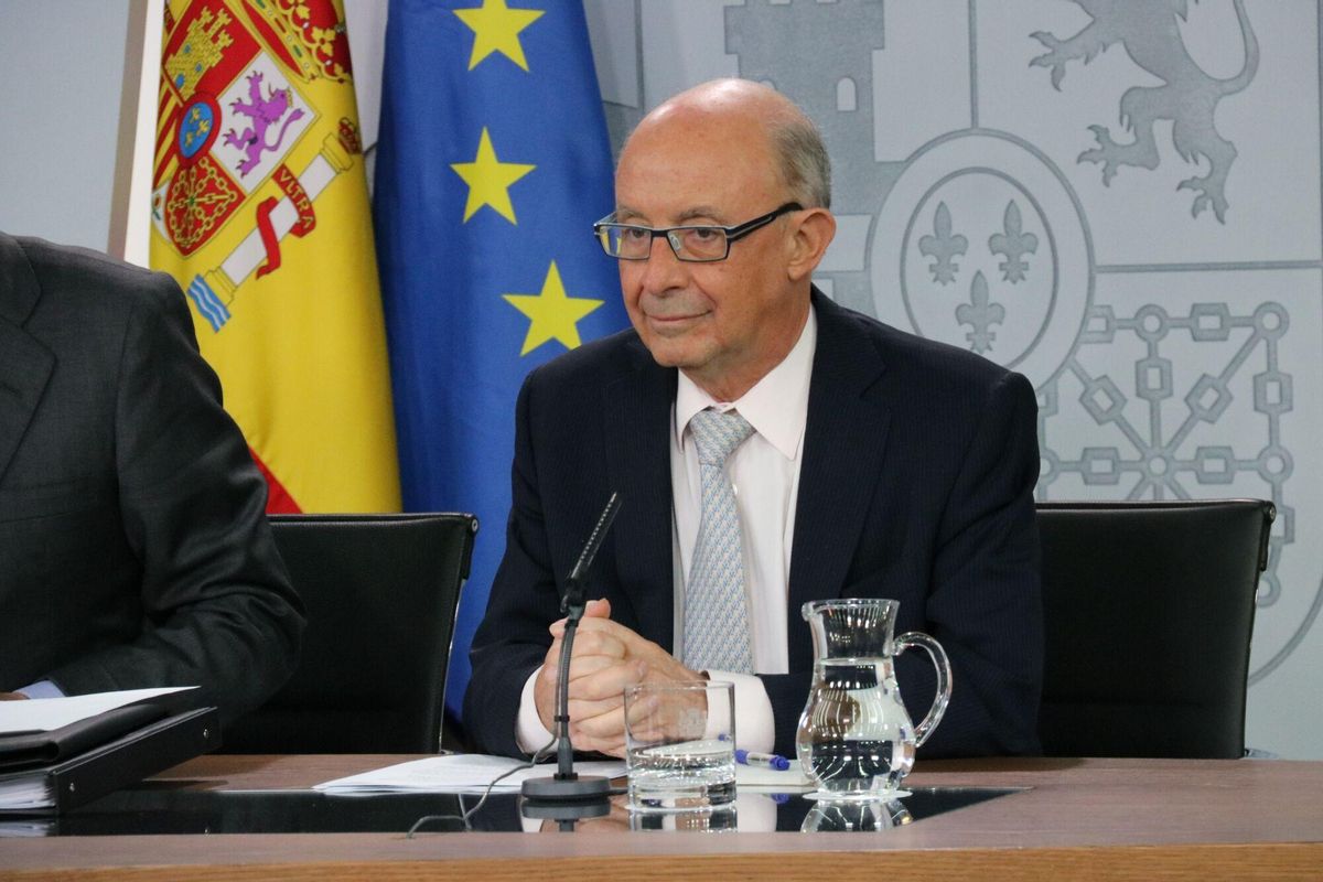 "El exministro Montoro, como Juan Palomo, "yo me lo guiso, yo me lo como" "El exministro Montoro, como Juan Palomo, "yo me lo guiso, yo me lo como"
