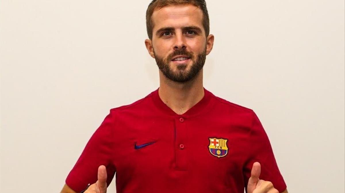 marcosl54864586 10 09 2020 miralem pjanic en su llegada a barcelona  deporte200911084430