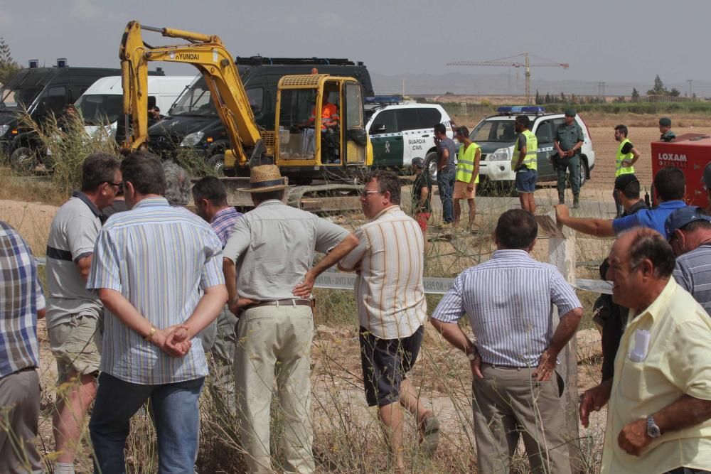 Protesta agricultores por el sellado del desagüe