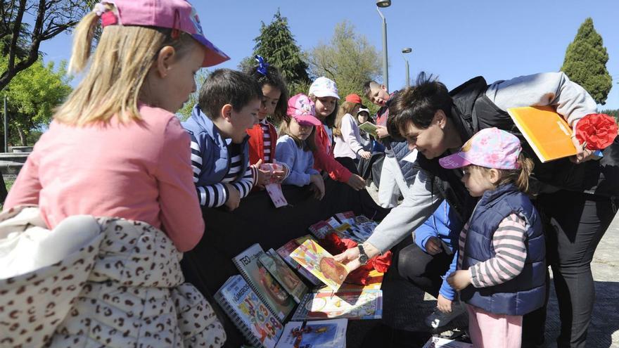El Día del Libro incrementa las ventas en las librerías locales, que luchan por mantenerse