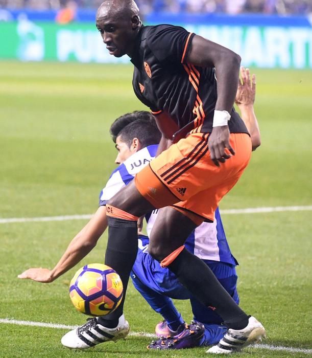 Un Çolak notable librea el ataque con un gran gol y un error suyo propicia el empate (1-1).