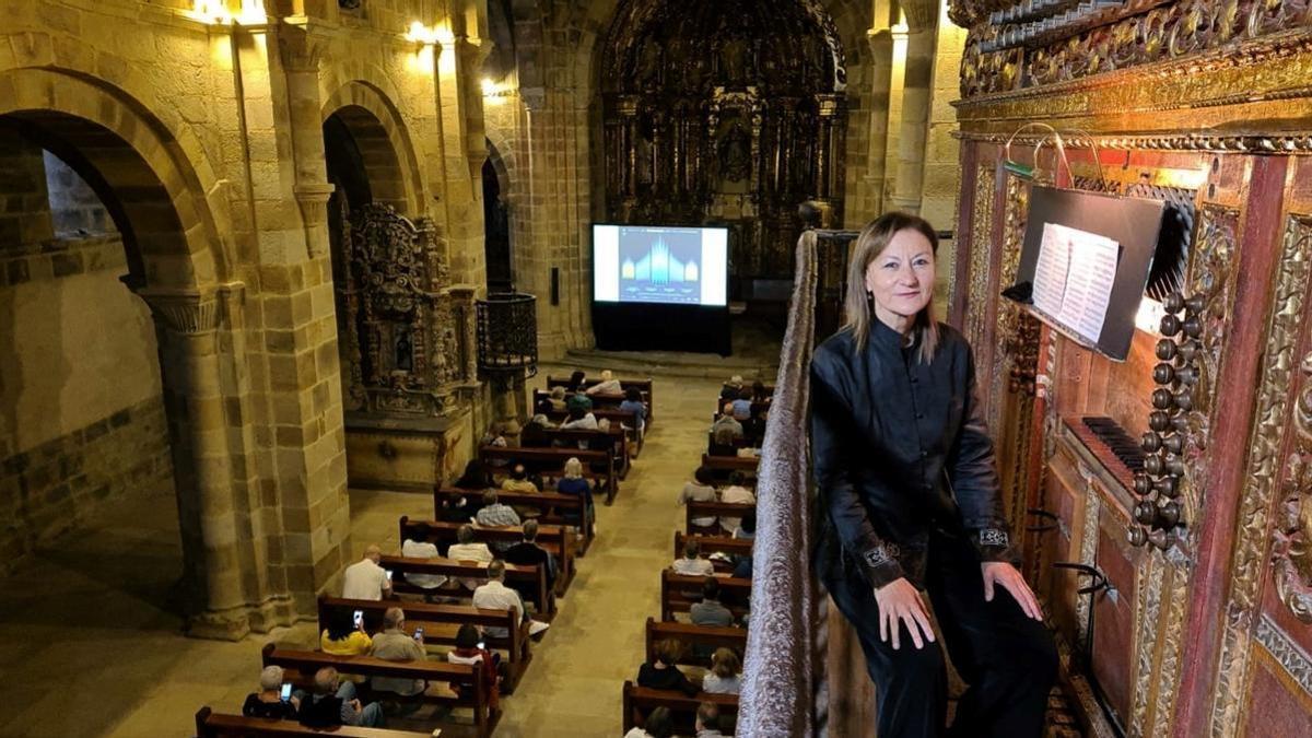 Susana G. Lastra durante un concierto en Valdediós
