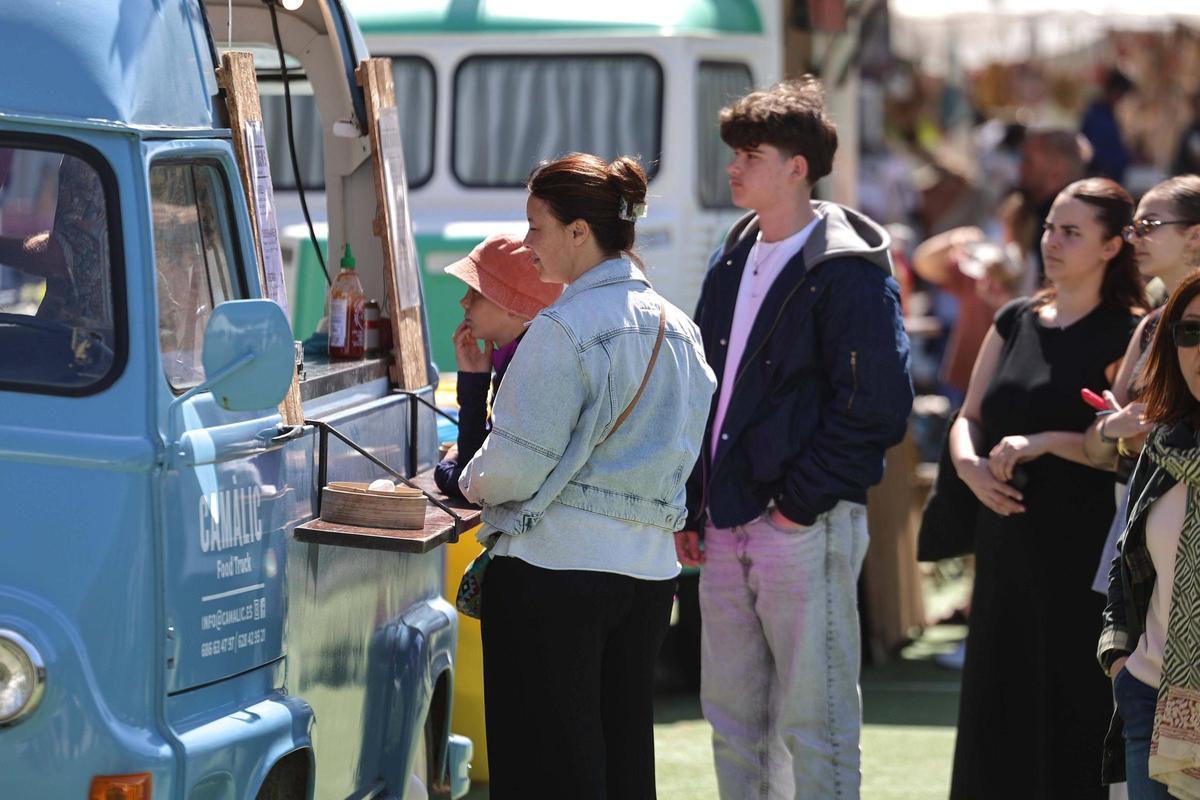 Todas las imágenes del primer día de la temporada del Hippy Market Punta Arabí en Ibiza