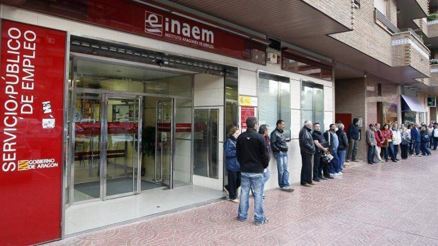 Los parados que perdieron el empleo hace tres años crecen un 22%