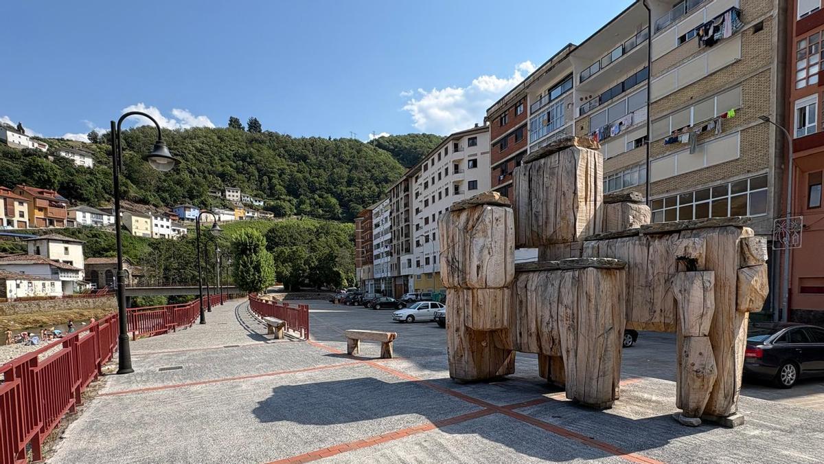 Parque de Los Nogales de Cangas del Narcea, donde se instalarán las food trucks de "The Golden Iberica Burger".