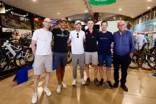La recogida de dorsales de la Gran Fondo Sierra Morena en imágenes