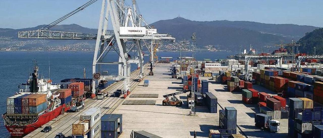 Vista parcial de la terminal de contenedores del puerto de Vigo, gestionada por Termavi. // FdeV