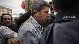 Sánchez rebutja "desviar" el rumb del Govern malgrat els "violents"