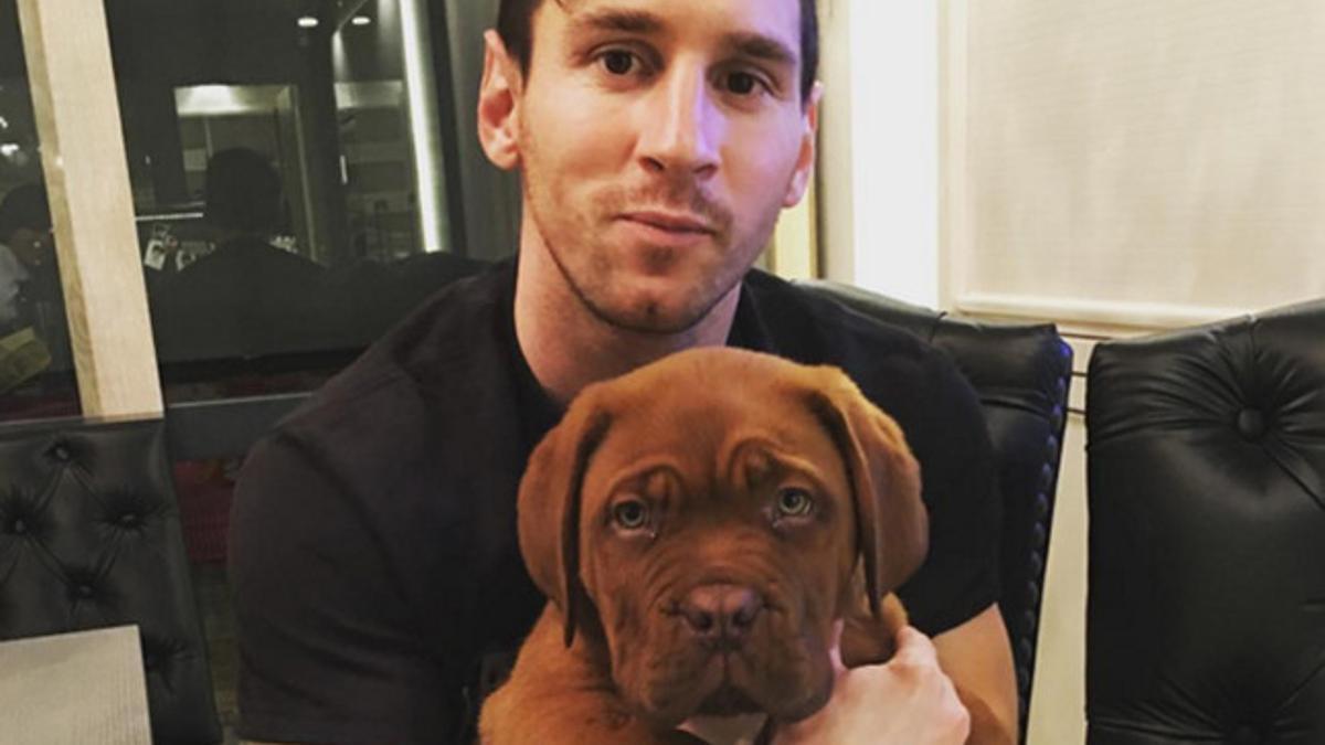 Messi posa junto a su perro