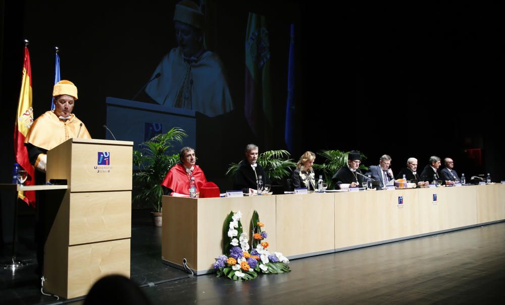 Jordi Garcés, investido doctor honoris causa por la UJI