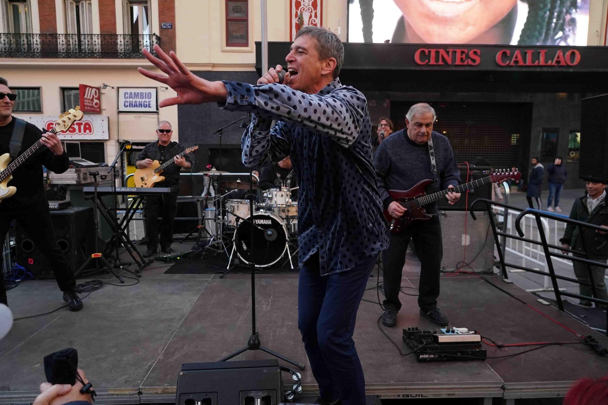 Danza Invisible actúa por sorpresa en Callao para promocionar su concierto en Torremolinos