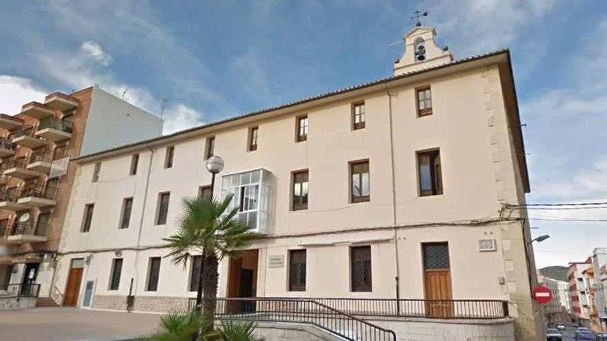 En cuadro en la residencia de Pego: "Si sigue funcionando es gracias a la dedicación, profesionalidad, generosidad, solidaridad y empatía de las trabajadoras"