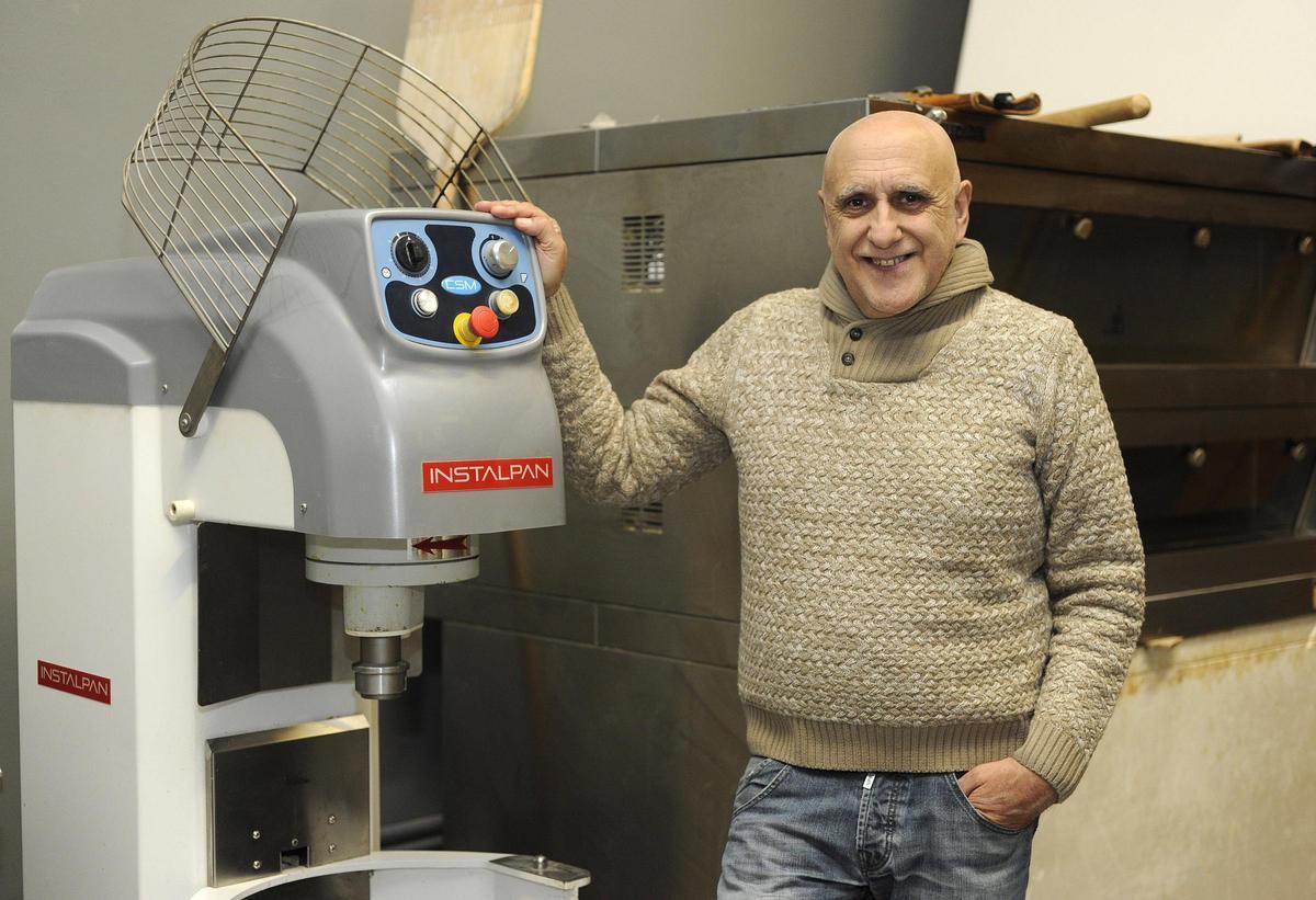 José Ramón Vilela, na súa panadaría «O Gaiteiro» de Lalín.