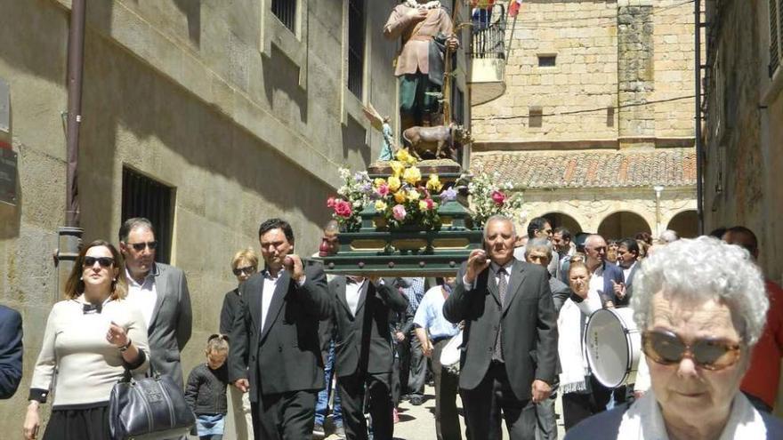 Procesión de San Isidro en Corrales del Vino.