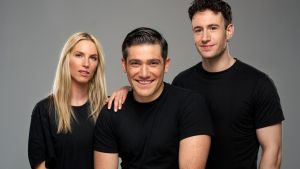 Claudia Galán, Adrián Salzedo (centro) y Pablo Sevilla, protagonistas de Para la libertad