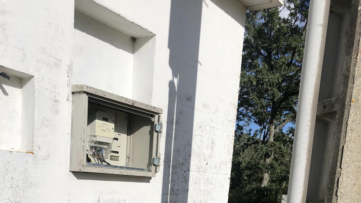 Estado que presetan alguna instalaciones de telefonía en Grisuela y Rabanales