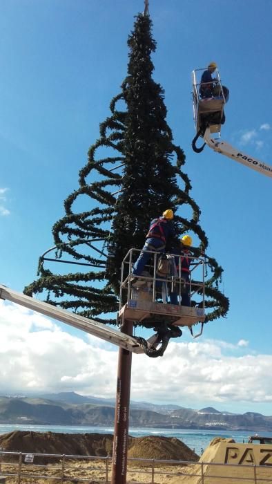 Árbol navideño de Heineken en Las Canteras