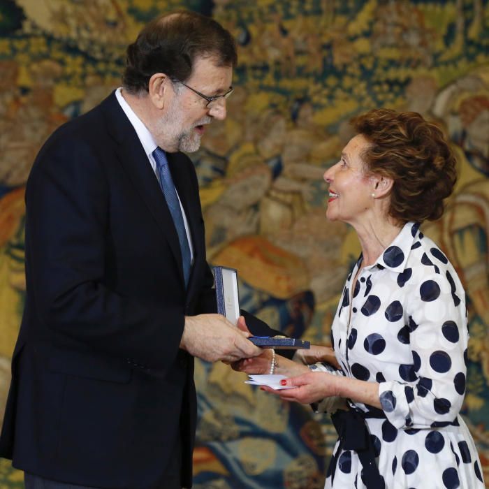 ENTREGA MEDALLAS DE ORO AL MÉRITO EN EL TRABAJO