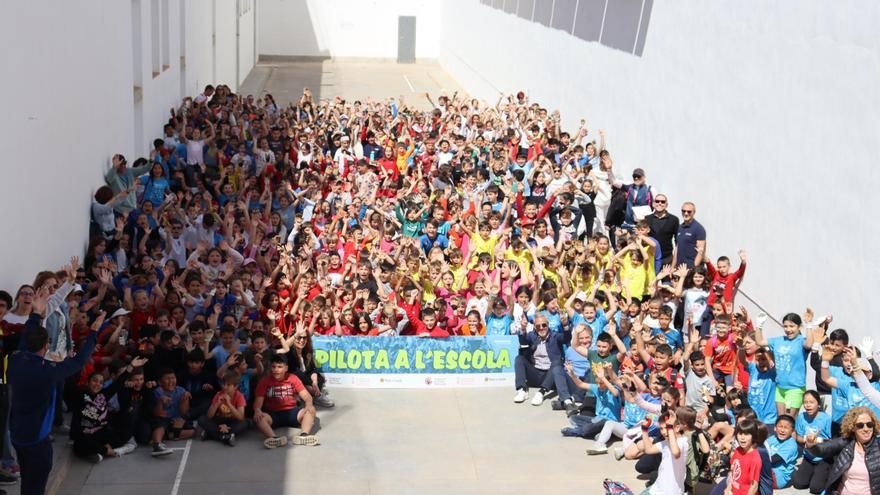 La Trobada de Pilota a l’Escola de Silla reuneix a 800 alumnes