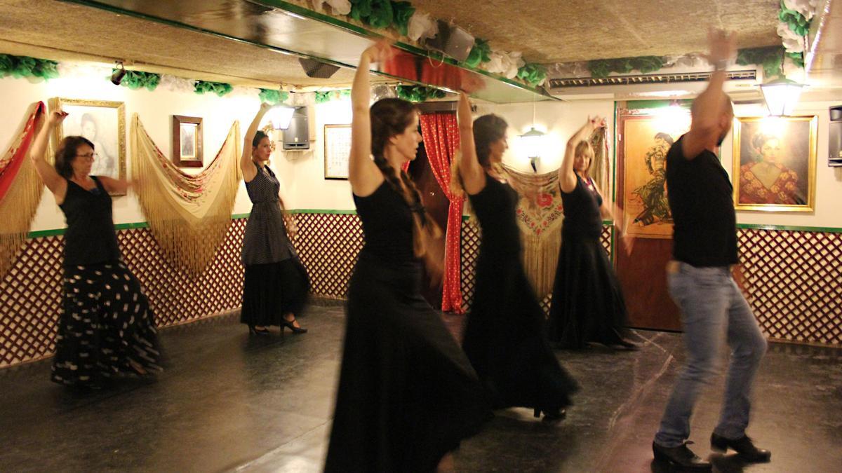 Los juaneles, clases sevillanas