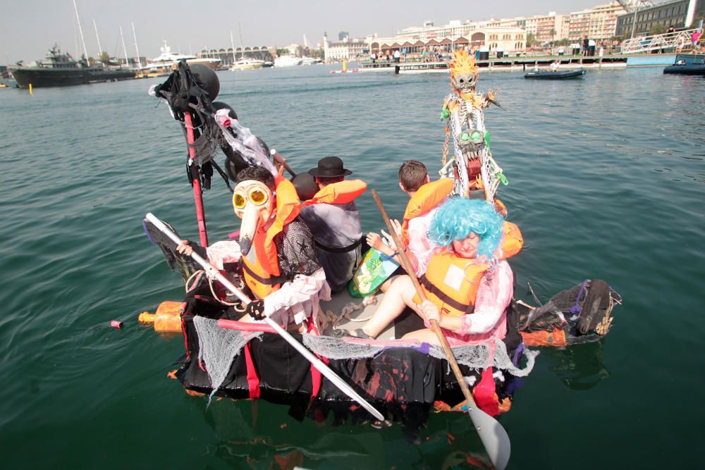 Regata de barcos locos en La Marina de València