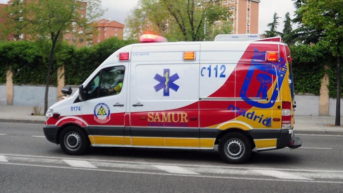 Ambulancia del Samur, por las calles de Madrid.