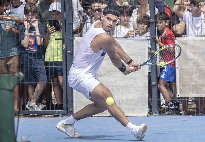 Alcaraz entrena en Alicante y desata la locura entre sus seguidores
