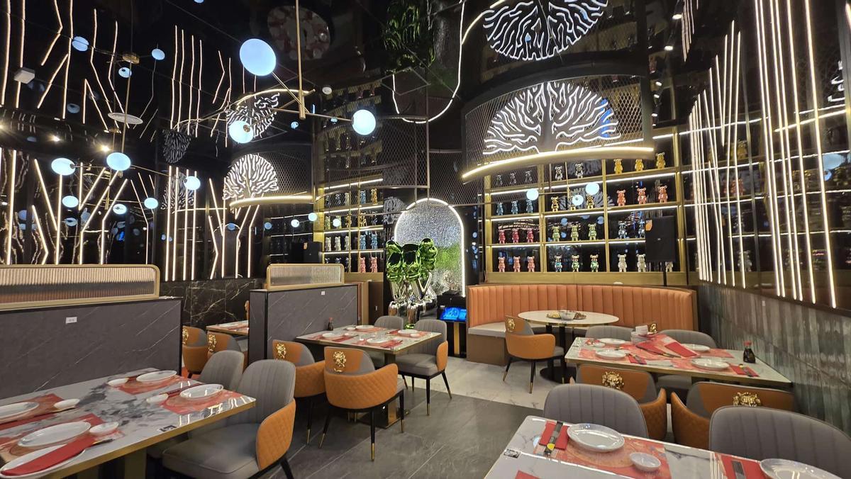 Interior de Sushi Seven.