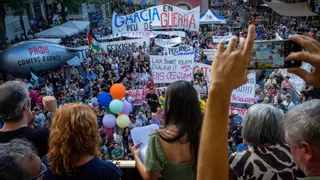 Las fiestas de Gràcia arrancan con protestas contra el genocidio de Gaza y la especulación