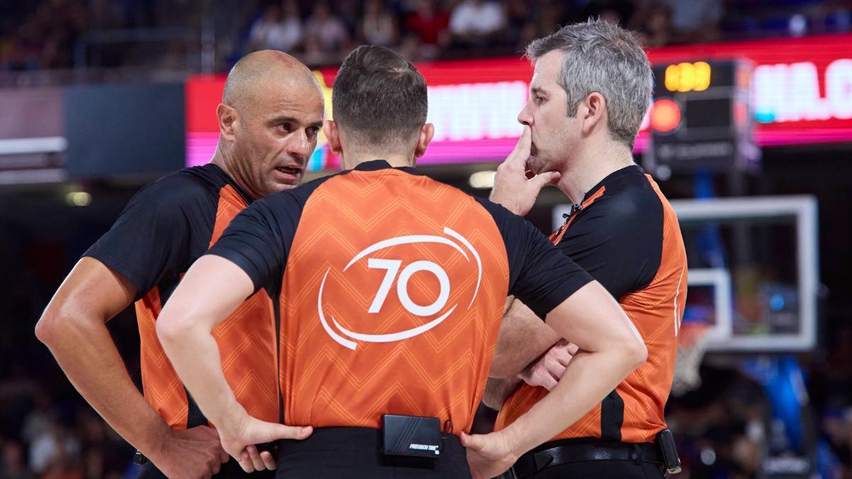El trío arbitral perjudicó al Barça en la recta final del partido