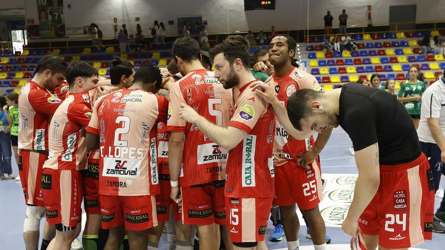 El Balonmano Zamora Enamora desciende en Antequera a Primera Nacional