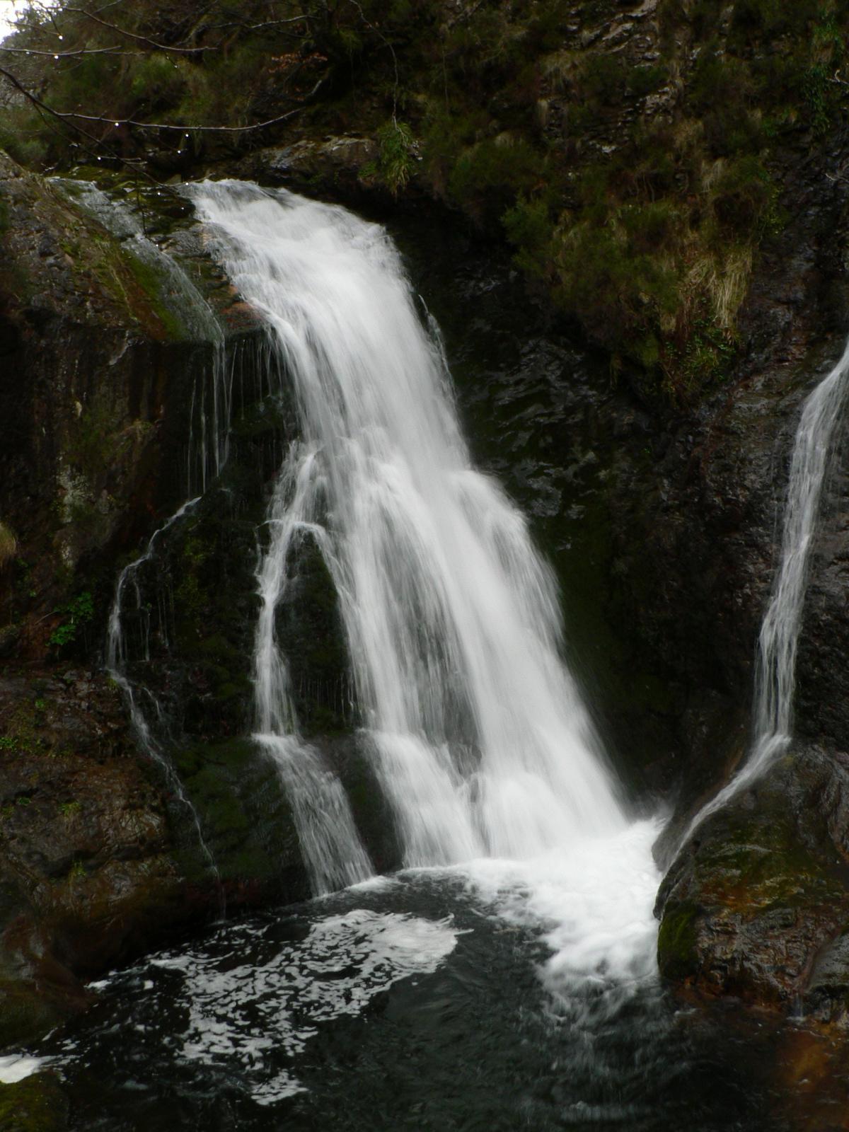 Una de las numerosas cascadas del río Alba