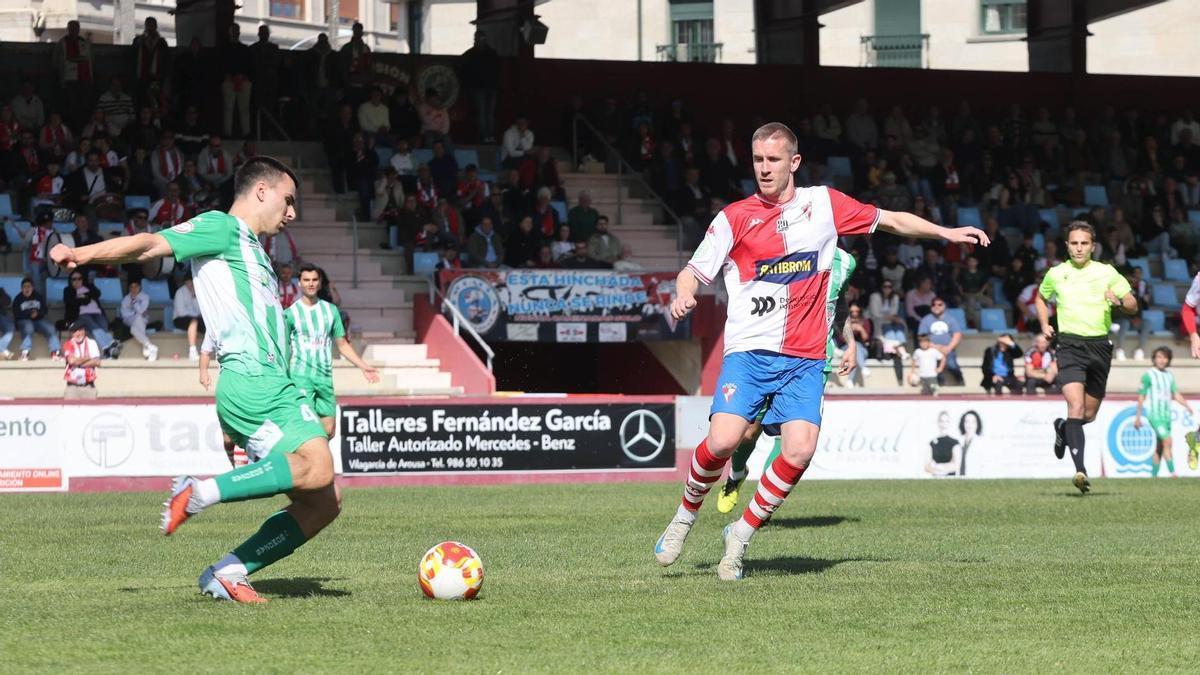 Marcos Remeseiro, en un partido de esta temporada con el Arosa.
