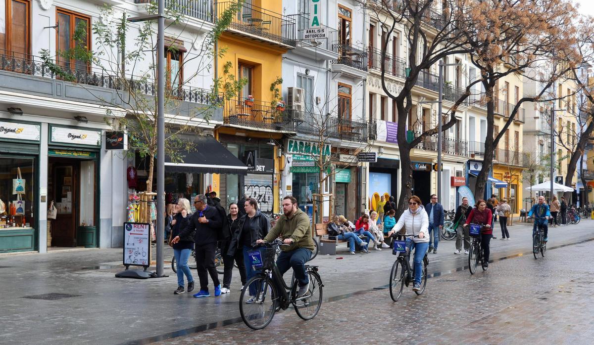 Grupos de turistas por el centro de la ciudad, este pasado febrero.