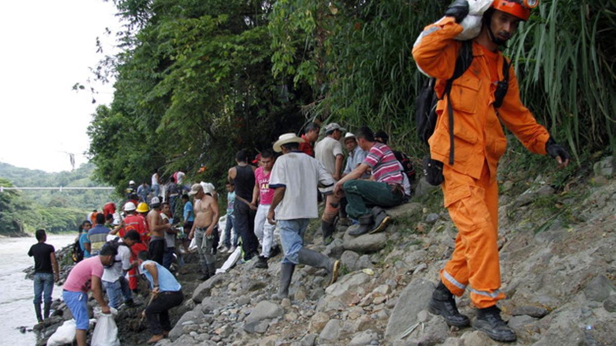 Defensa Civil participa en las labores de rescate de los 17 mineros atrapados en Riosucio