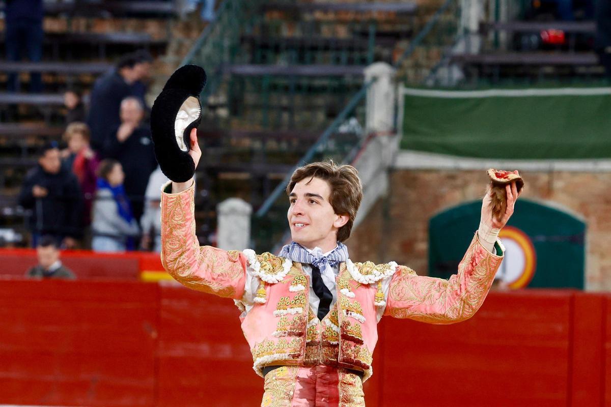 Todas las fotos de la novillada de la Feria de Fallas del 16 de marzo, con Torrijos, Julio Méndez y Julio Norte
