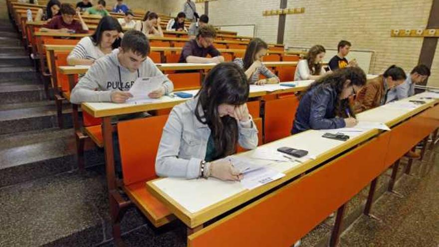 La Xunta sube un 71% la bolsa de becas para beneficiar a 1.500 universitarios