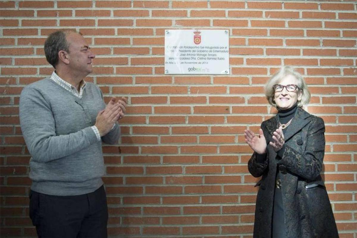 Alía inaugura su polideportivo