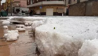Una tormenta barre el interior de la provincia y deja un palmo de granizo en Villar del Arzobispo