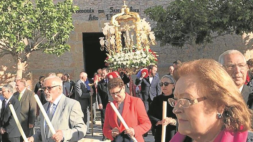 Argelita vive con actos religiosos la Santa Cruz
