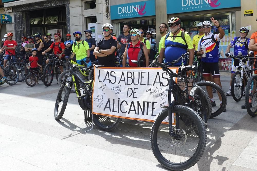 Marcha ciclista contra las multas del Seprona