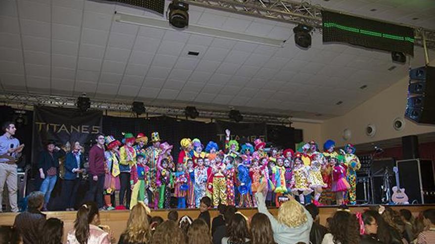 Más de 700 personas llenan de color y creatividad Ejea de los Caballeros