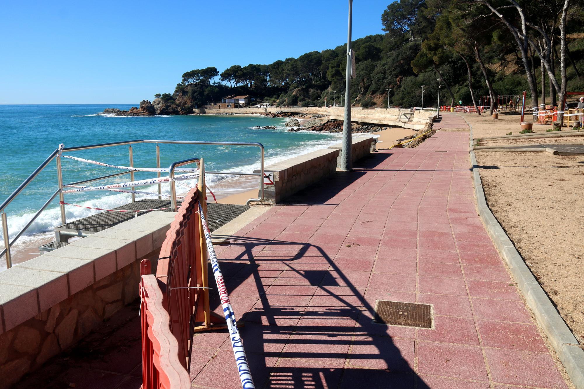 L'esvoranc que ha provocat la garbinada s'ha emportat uns 90 metres del passeig de Fenals