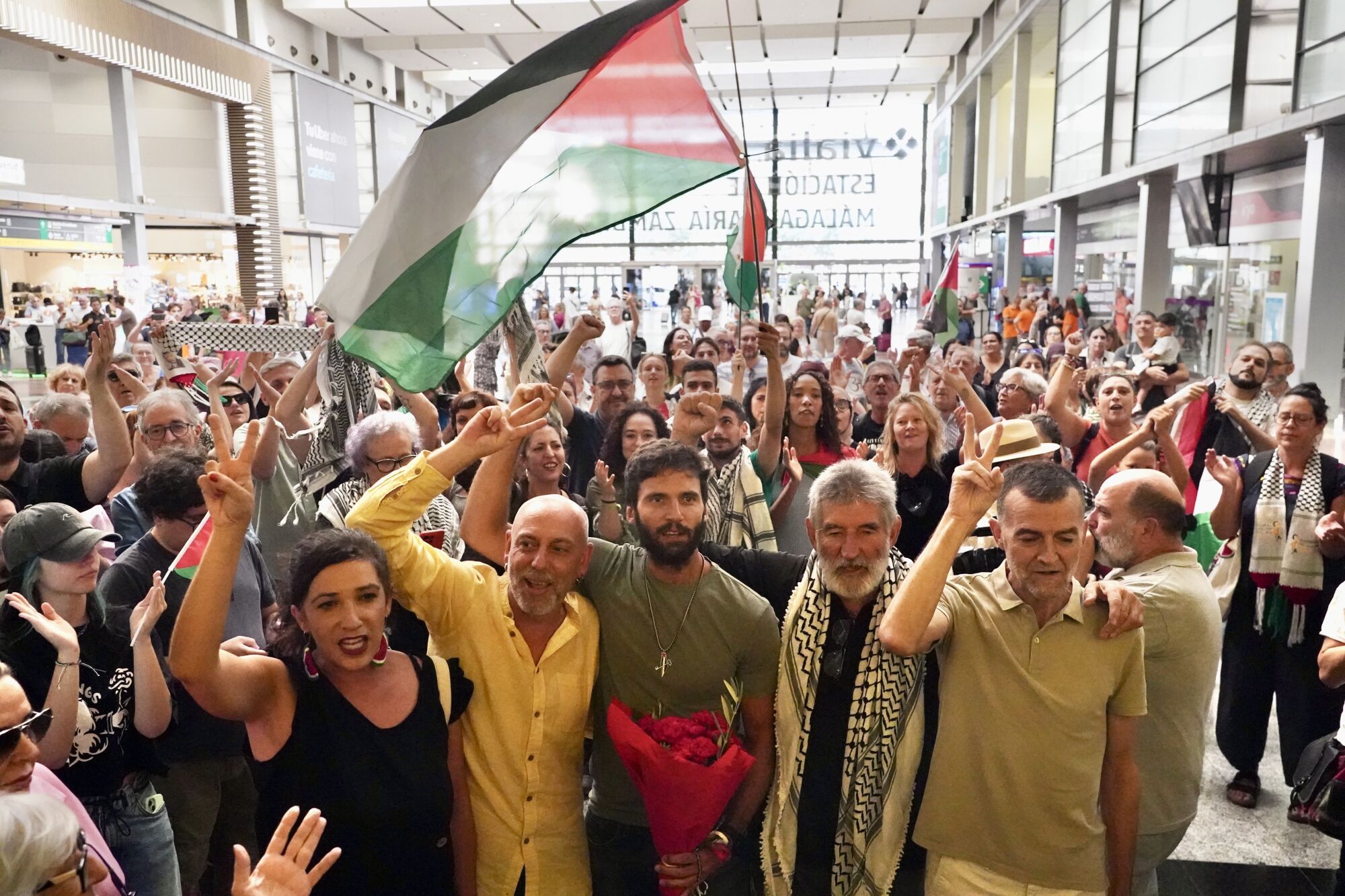 Los malagueños de la flotilla retenidos por Israel vuelven a casa